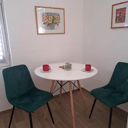 Mika Apartment *