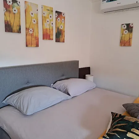 Mika Apartmán Vela Luka