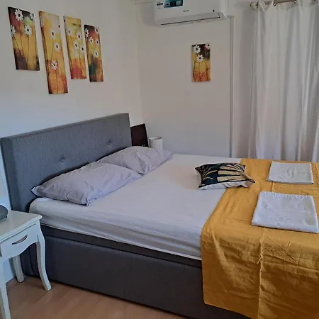 Mika Apartmán Vela Luka